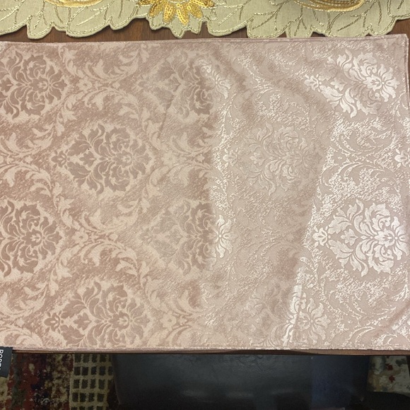 🌹Romeo Home Velvet 4pieces set Rectangular textured design and solid back pink - Picture 3 of 15